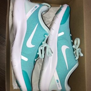 Brand - NIKE  Size- 8.5 in women’s
